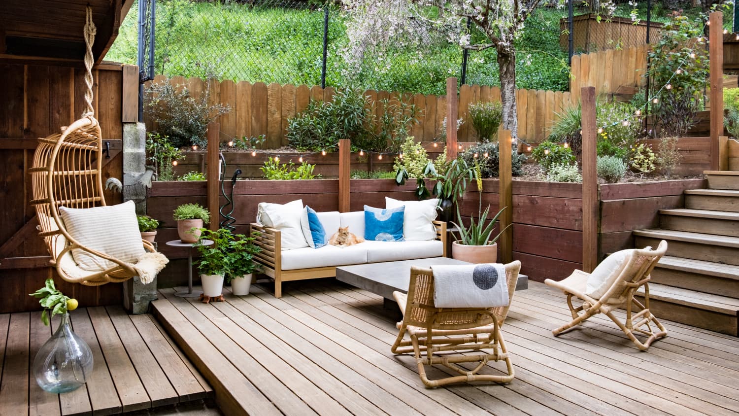 11 Outdoor Summer Decor Pieces You Need 2021 Apartment Therapy